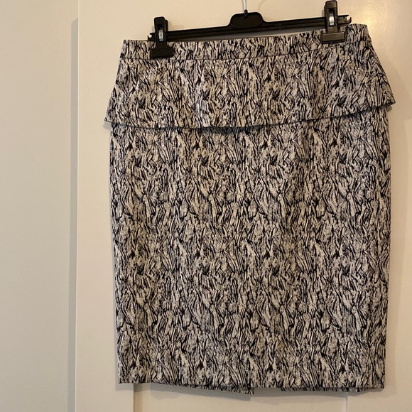 judith & charles Dresses & Skirts - Black and white peplum waist pencil skirt